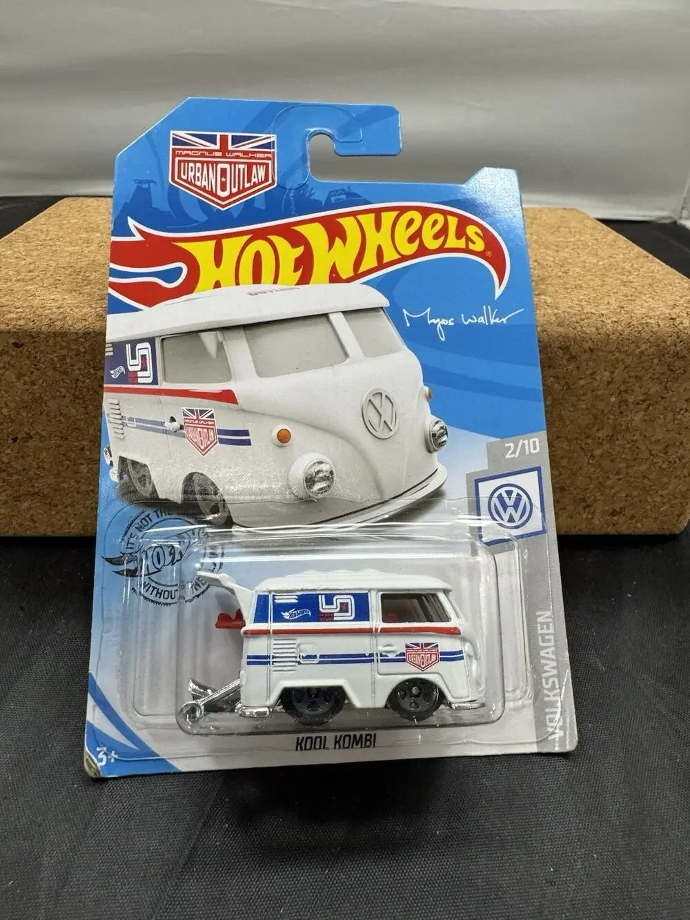 Hot Wheels 2019 Volkswagen Kool Kombi White Magnus Walker Urban Outlaw #136 2/10